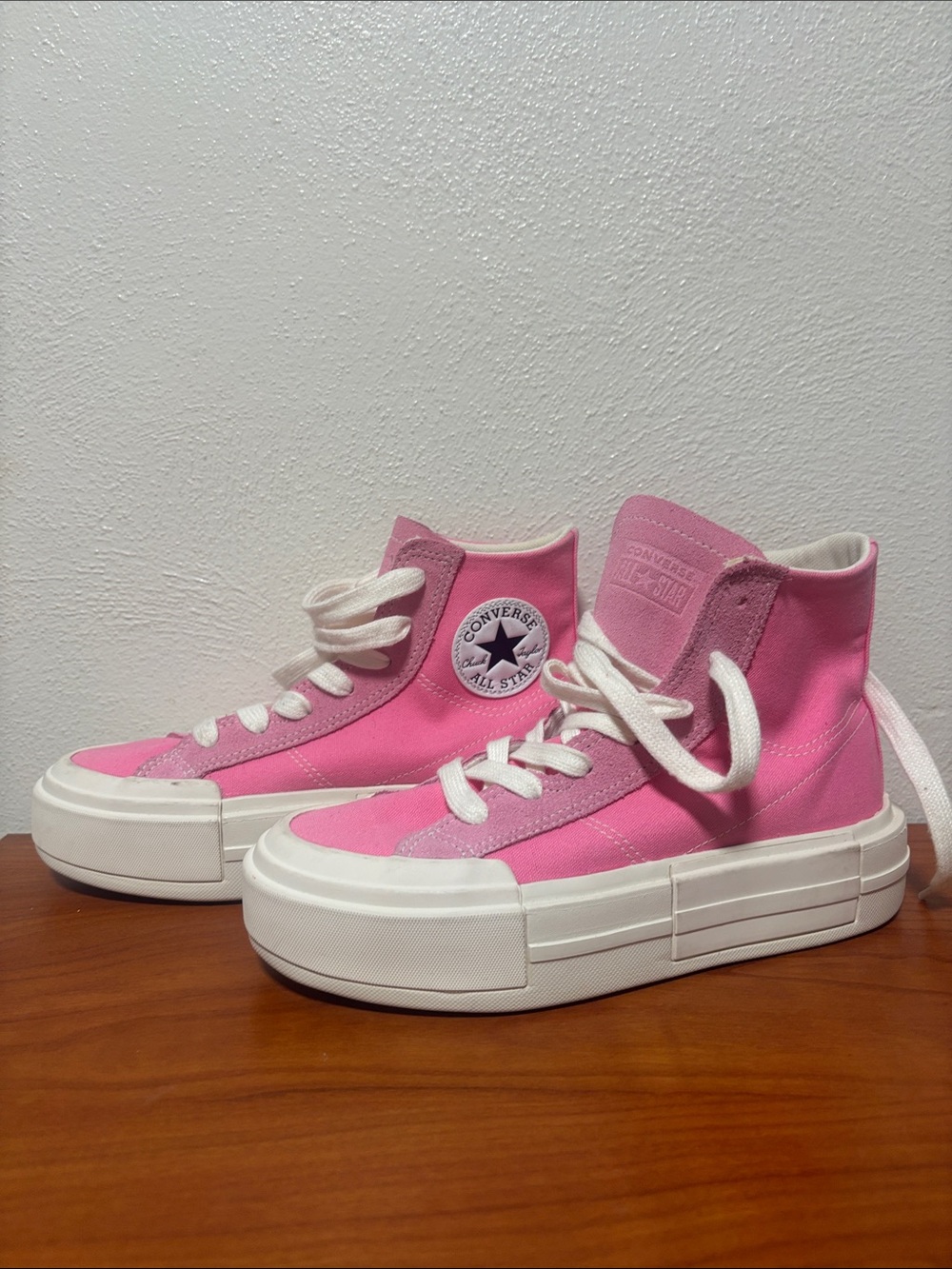 Converse Pink High-Top Platform Sneakers .Size 7 New